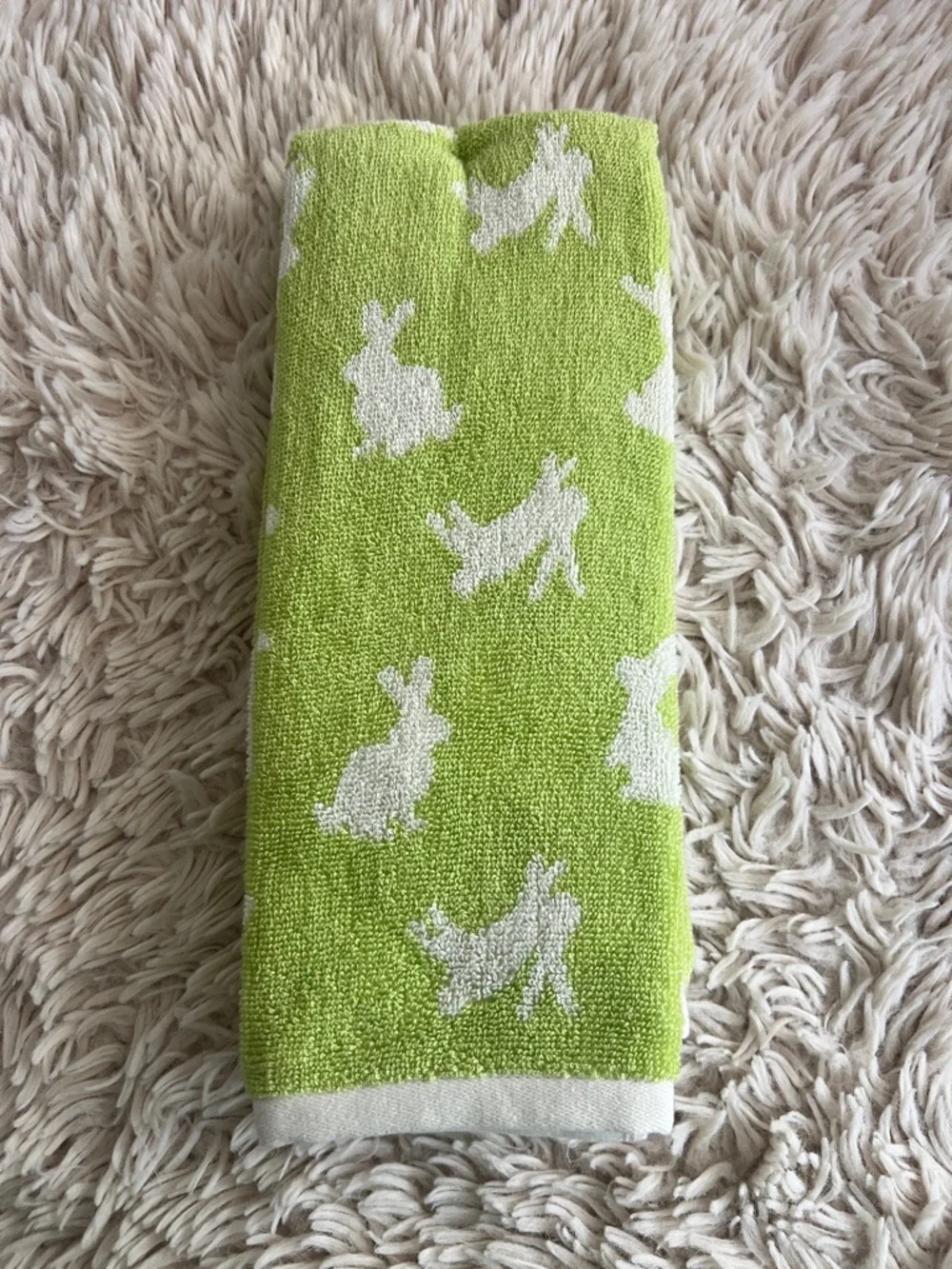 NEW Room Essentials Green & White Rabbit Bunny Hand Towels Set Of 2 - 15”x25”